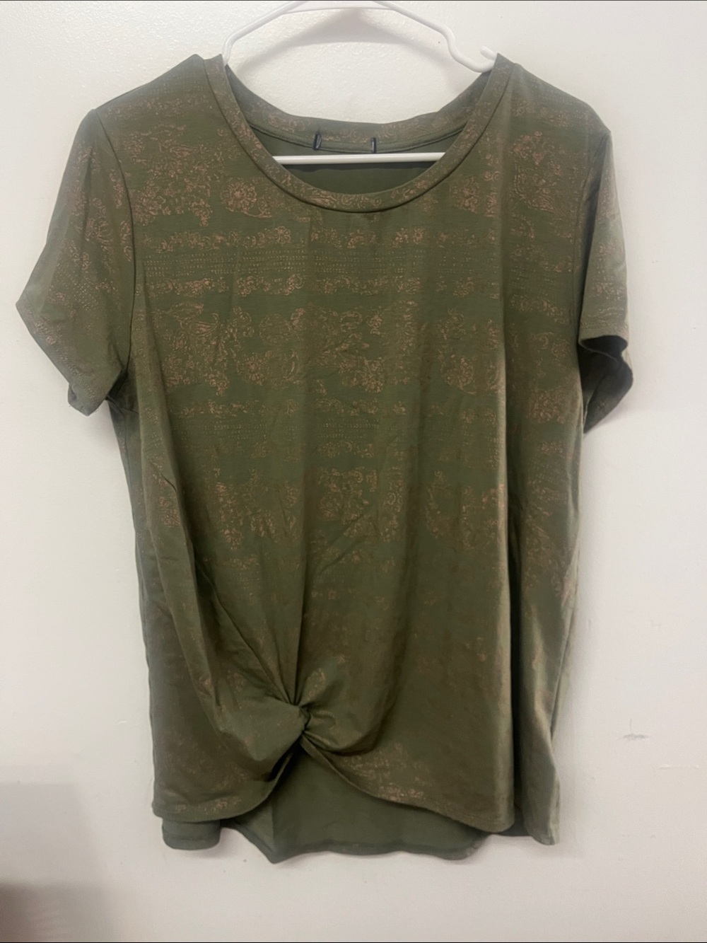 Women’s Short Sleeve Twist-Hem Tee in Olive Green